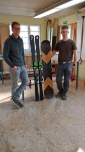 Stolze Erbauer von Ski und Board